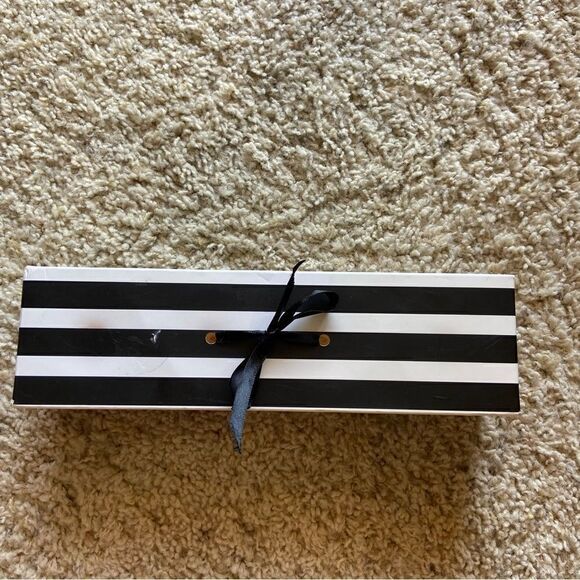 NWOT - Set of 4 scented votive “LOVE” candles Bloom and Prosper - Picture 5 of 6